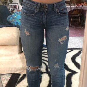 American Eagle Distressed jeans!!